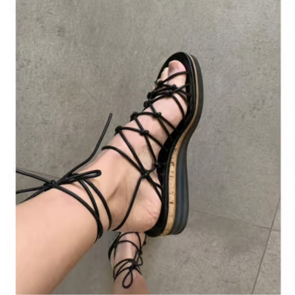 Chloé Leather Sandals in Black EU 39 Wrap Around Straps
